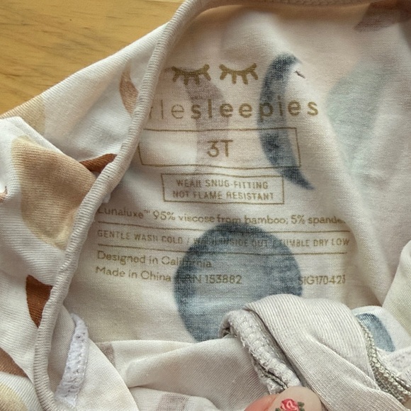 Little Sleepies ‘Luna Neutal’ Zippie - Picture 2 of 6